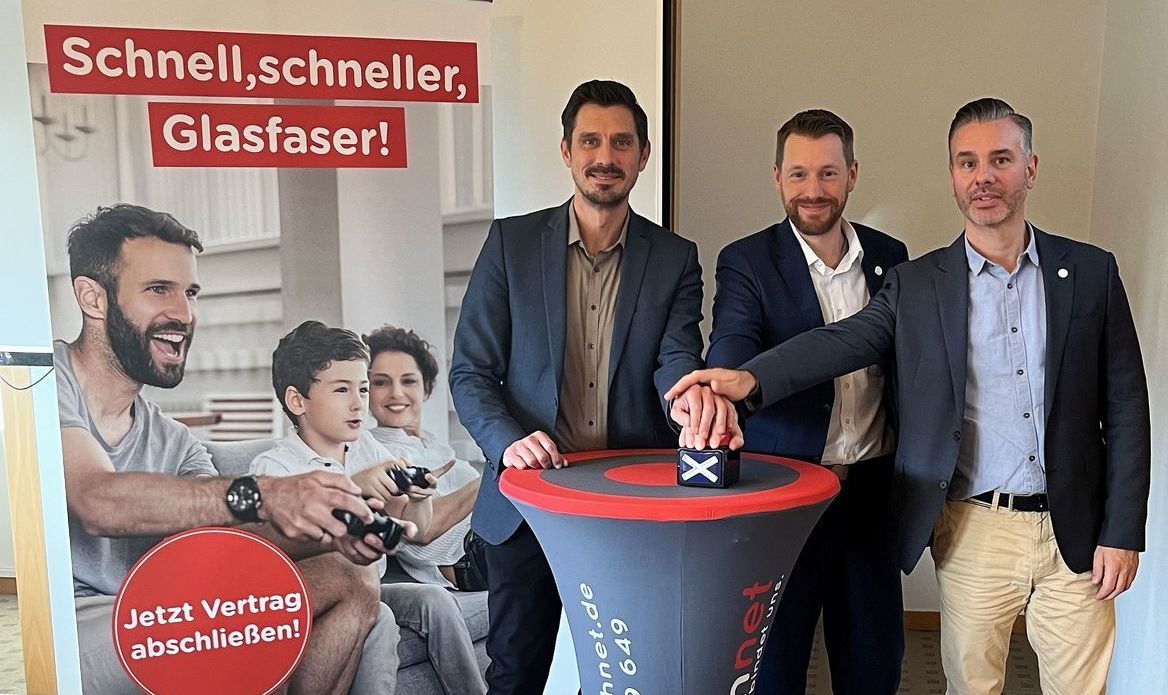 Jens Bley (Bürgermeister Twistringen), Thorsten Fellmann (Geschäftsführer GVG Glasfaser // CEO) und Mario Aquino (Leiter Nationale Projektentwicklung GVG Glasfaser)